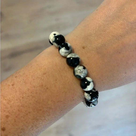 Crystal bracelet. - Picture 2 of 2